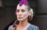 Sarah Jessica Parker "regardée comme une "pestiférée" : son anecdote improbable avec Catherine Deneuve