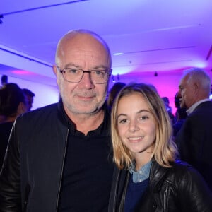 Olivier Baroux et sa fille Enya - Présentation de la nouvelle Jaguar E-PACE au studio des Acacias à Paris, le 10 octobre 2017. © Rachid Bellak/Bestimage 