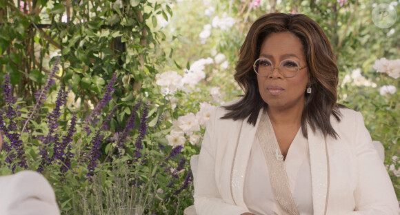 Adèle sur le plateau de l'émission d'Oprah Winfrey. Los Angeles, le 11 novembre 2021. © JLPPA/Bestimage