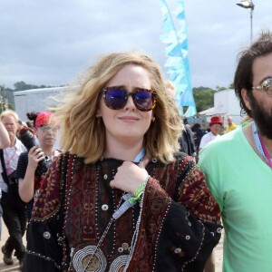 La chanteuse Adele et son compagnon Simon Konecki - Festival Glastonbury 2015, le 28 juin 2015.