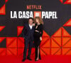 Enrique Arce et Esther Acebo - Photocall de la première de la saison 5 partie 2 de la série "Casa de papel" (Money Heist) au palais Vistalegre à Madrid. Le 30 novembre 2021 