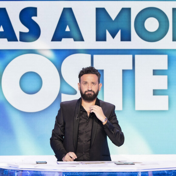 Exclusif - Cyril Hanouna lors de l'émission Touche pas à mon poste (TPMP) diffusée en direct sur C8 le 2 novembre 2021. © Jack Tribeca / Bestimage