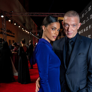 Tina Kunakey et Vincent Cassel assistent à la soirée d'ouverture de la première édition du Red Sea International Film Festival (Festival International du Film de la Mer Rouge) à Djeddah, en Arabie Saoudite. Le 6 décembre 2021.