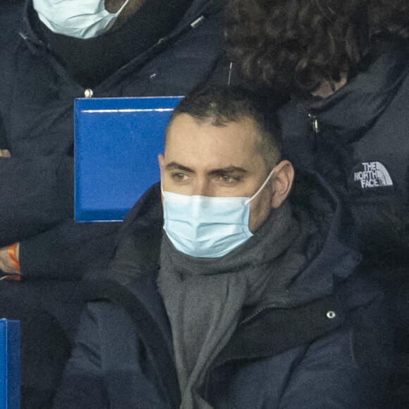 Bruce Toussaint et Manuel Valls en tribune lors du match de ligue des champions (Champions League) PSG (Paris Saint Germain) conte Bruges 4-1 au Parc des Princes à Paris le 7 décembre 2021.