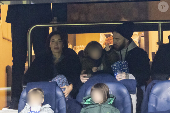 Sergio Ramos, sa femme Pilar Rubio et leurs enfants en tribune lors du match de ligue des champions (Champions League) PSG (Paris Saint Germain) conte Bruges 4-1 au Parc des Princes à Paris le 7 décembre 2021.