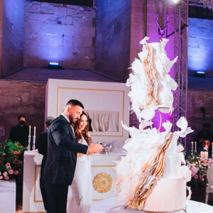 Exclusif - Mariage de Nabilla Benattia (robe de mariée créée par Jean-Paul Gaultier) et Thomas Vergara au château de Chantilly, France, le 5 juillet 2021. © Benjamin Decoin/Bestimage 