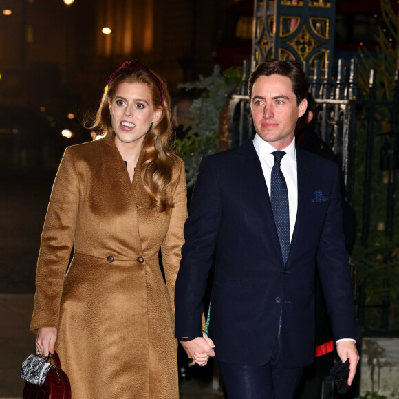 La princesse Beatrice, duchesse d'York et son mari Edoardo Mapelli Mozzi - La famille royale arrive au service de chant communautaire Together At Christmas à l'abbaye de Westminster à Londres le 8 décembre 2021.