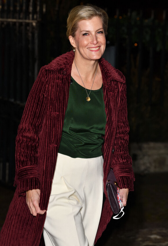 La comtesse Sophie de Wessex - La famille royale arrive au service de chant communautaire Together At Christmas à l'abbaye de Westminster à Londres le 8 décembre 2021.