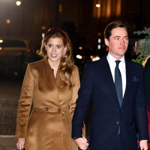 La princesse Beatrice, duchesse d'York et son mari Edoardo Mapelli Mozzi - La famille royale arrive au service de chant communautaire Together At Christmas à l'abbaye de Westminster à Londres le 8 décembre 2021.