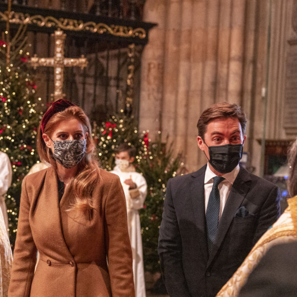 La princesse Beatrice d'York assiste au service de chant communautaire Together At Christmas à l'abbaye de Westminster, à Londrtes, Royaume Uni, le 8 décembre 2021.