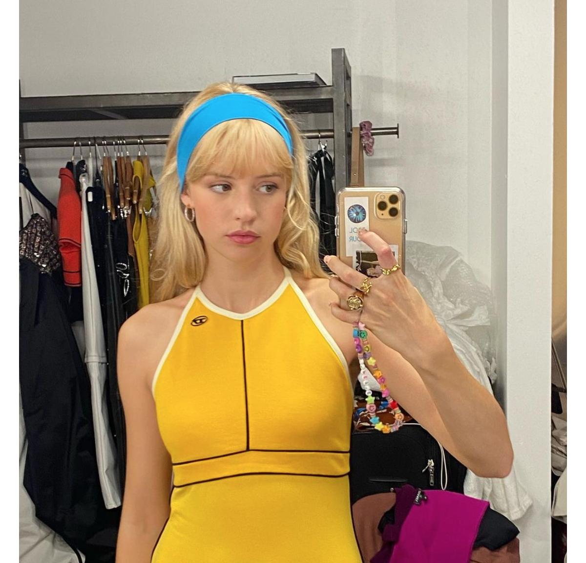 Photo : Angèle en octobre 2021. - Purepeople