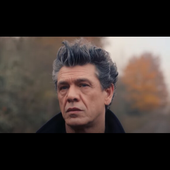 Marc Lavoine dans le clip du titre "Le train". Youtube.