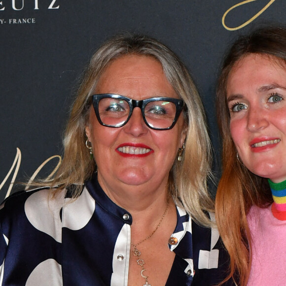 Valérie Damidot et sa fille Roxanne Damidot - Avant-Première du film "Aline" au Grand Rex à Paris le 25 octobre 2021. © Veeren/Bestimage