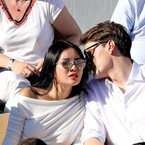 Yannick Agnel et sa compagne Su Park dans les tribunes lors des internationaux de tennis de Roland Garros à Paris, France, le 31 mai 2019. © Jacovides-Moreau/Bestimage 