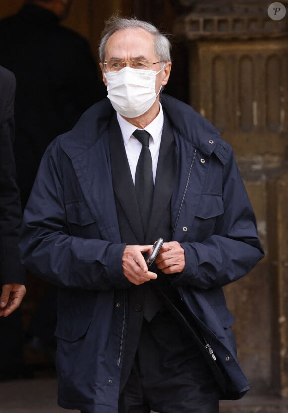 Claude Guéant - Sorties de la messe funéraire en hommage à Bernard Tapie en l'église Saint-Germain-des-Prés à Paris. Le 6 octobre 2021