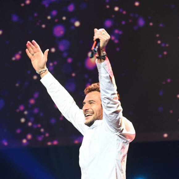 Exclusif - Amir Haddad au concert de l'Appel national pour la Tsedaka, au Palais des Congrès. Paris, le 13 décembre 2021. © Coadic Guirec/Bestimage