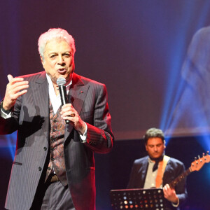 Exclusif - Enrico Macias au concert de l'Appel national pour la Tsedaka, au Palais des Congrès. Paris, le 13 décembre 2021. © Coadic Guirec/Bestimage