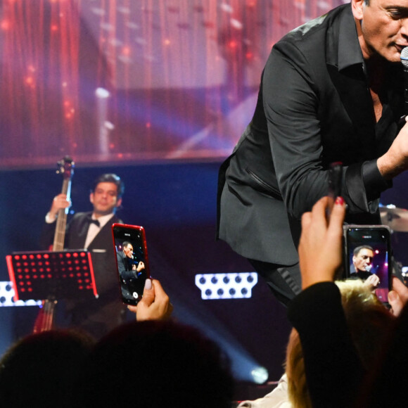 Exclusif - Dany Brillant au concert de l'Appel national pour la Tsedaka, au Palais des Congrès. Paris, le 13 décembre 2021. © Coadic Guirec/Bestimage