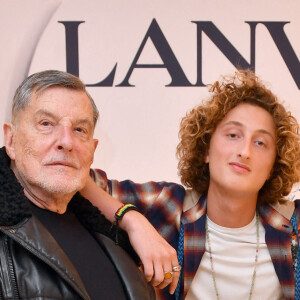 Exclusif - Jean-Claude Camus, Joalukas Noah (fils de Y.Noah et I.Camus) et Isabelle Camus - People lors de la présentation de la collection capsule de la maison Lanvin "Poetry in Motion", une nouvelle ligne jeune "surfer" , à la boutique Lanvin à Paris. Le 8 décembre 2021 © Veeren / Bestimage