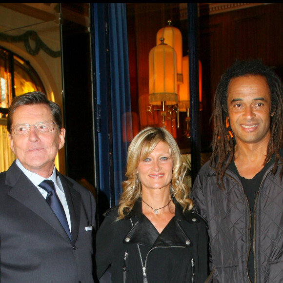 Yannick Noach, Isabelle Camus et leur fils Joalukas - Jean-Claude Camus reçoit les insignes de chevalier de l'Ordre national de la Légion d'honneur à Paris, en 2007.