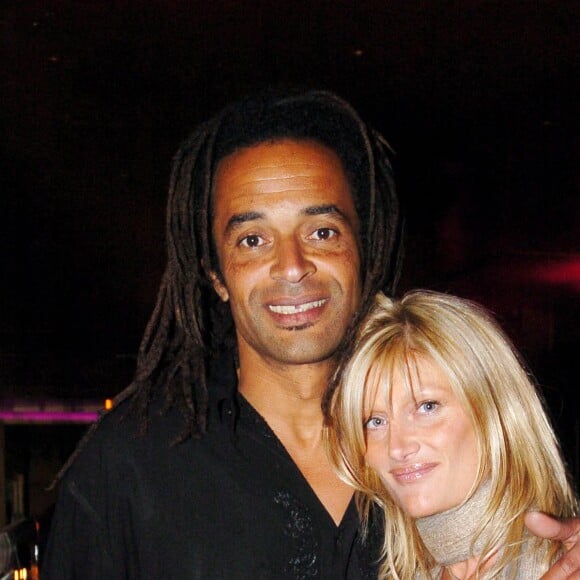 Yannick Noah et sa compagne Isabelle Camus (enceinte de leur fils Joalukas), à Paris en 2004.