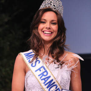 Marine Lorphelin, Miss France 2013, de retour dans sa ville natale, Charnay-les-Macon en Bourgogne. Décembre 2012.
