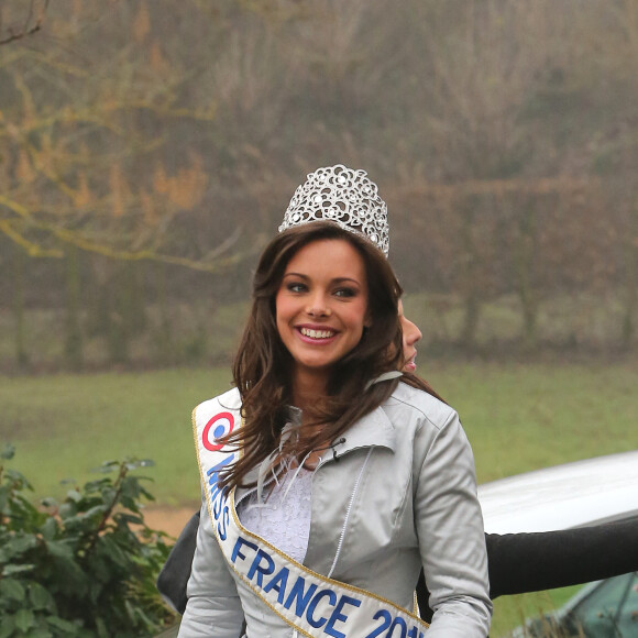 Marine Lorphelin, Miss France 2013, est de retour dans sa ville natale, Charnay-les-Macon en Bourgogne. Le 19 decembre 2012