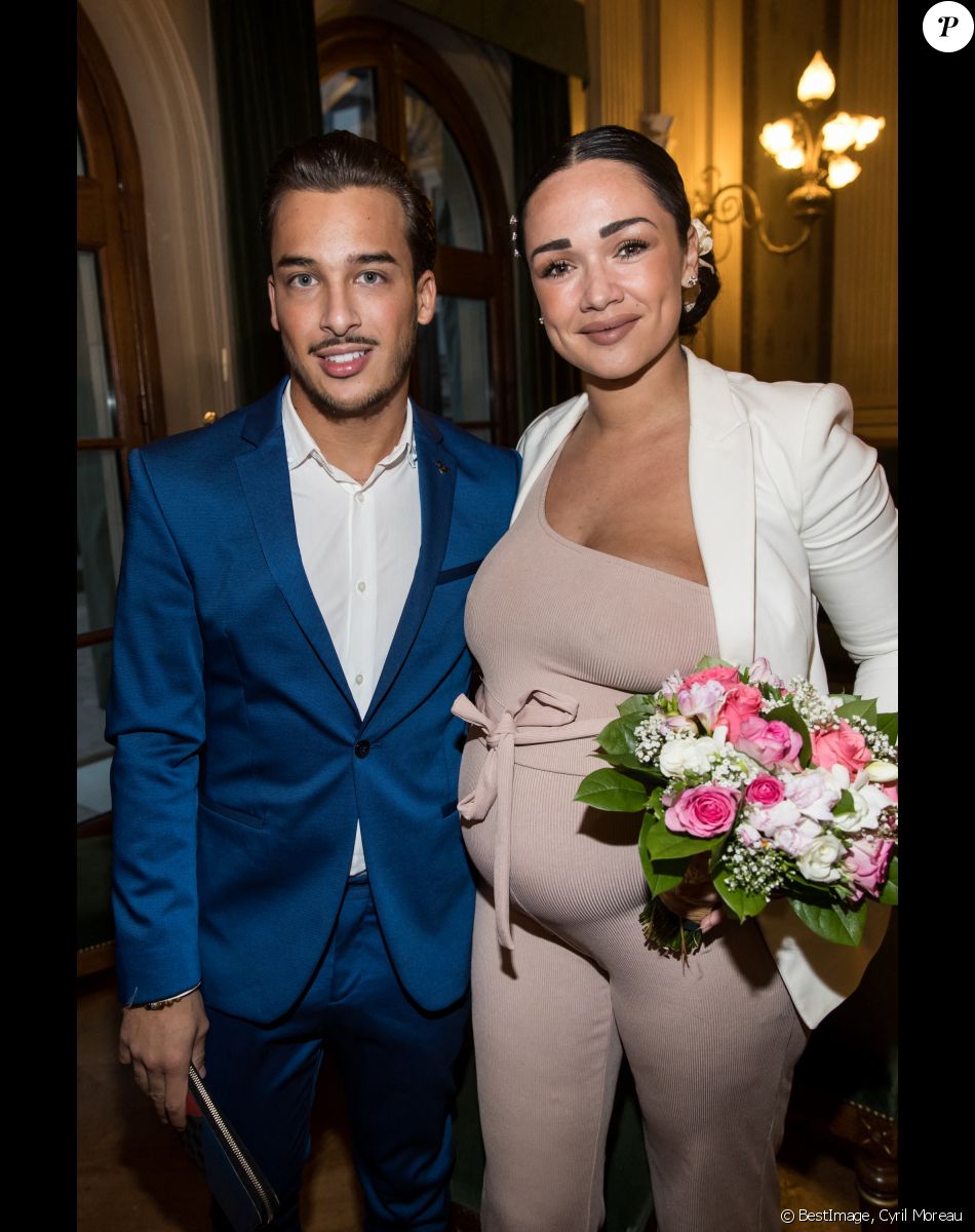 Exclusif - Jazz enceinte et son compagnon Laurent - Le blogeur Jeremstar (Jérémy Gisclon ) se marie avec lui même à la mairie du 1er arrondissement de Paris le 9 octobre 2017. © Cyril Moreau/Bestimage