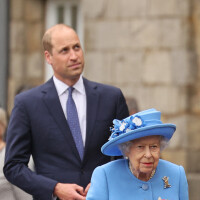Elizabeth II inquiète pour William, à ne plus en dormir la nuit : ce qu'elle lui implore de ne plus faire