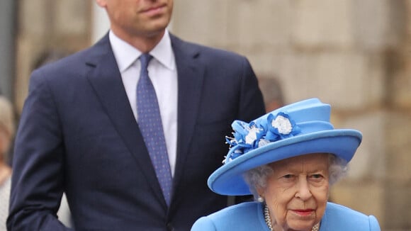 Elizabeth II inquiète pour William, à ne plus en dormir la nuit : ce qu'elle lui implore de ne plus faire