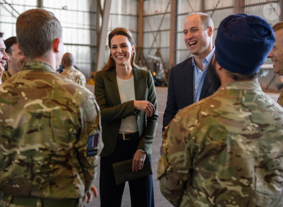 Le prince William, duc de Cambridge, et Catherine (Kate) Middleton, duchesse de Cambridge, se rendent sur la base militaire de la Royal Air Force (RAF) d'aAkrotiri, à Chypre, pour rencontrer les soldats, les familles résidant sur la base, le personnel de la station et des membres de la communauté locale. La RAF Akrotiri abrite l'unité de soutien aux opérations à Chypre, qui fournit un soutien conjoint aux forces britanniques à Chypre et à des opérations dans la région visant à protéger les intérêts stratégiques du Royaume-Uni. Chypre, le 5 décembre 2018.