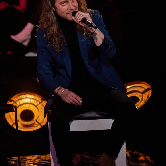 Exclusif - Julien Doré - Enregistrement de l'émission "Allez viens je t'emmène...Au Music Hall" au Studio Gabriel à Paris, qui sera diffusée le 28 mai sur France 3. Le 6 avril 2021 © Cyril Moreau / Bestimage 