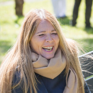 Exclusif - Hélène Rolles - Reprise du tournage de la série "Les Mystères de l'amour" à Cergy-Pontoise (Val d'Oise) après 2 mois d'arrêt dû au confinement en pleine épidémie de Coronavirus Covid-19 le 14 mai 2020.
