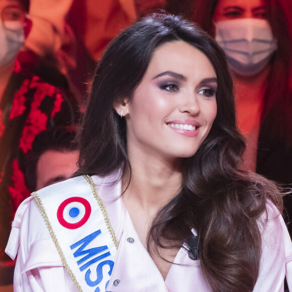 Exclusif - Diane Leyre (Miss France 2022) - Pendant l'émission TPMP (Touche Pas à Mon Poste) présentée en direct par C.Hanouna le 13/12/21 en direct sur C8, Paris le 13 décembre 2021. © Jack Tribeca / Bestimage 