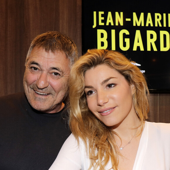 Jean-Marie Bigard et sa femme Lola Marois Bigard - Personnalités en dédicace au salon du livre "Livre Paris 2018" à Paris. Le 17 mars 2018  