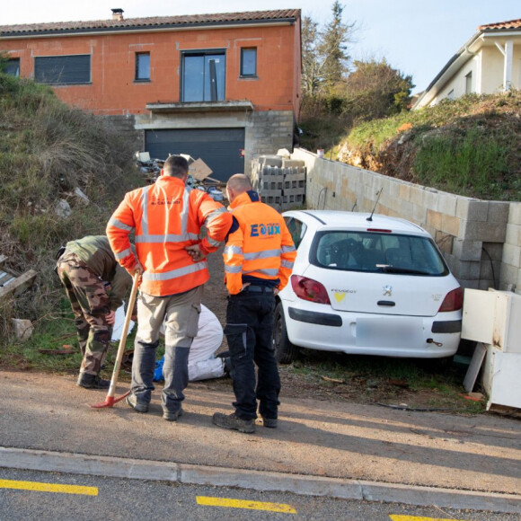 La maison en construction de Delphine Jubillar (Aussaguel) , disparue sans laisser de traces depuis le 16 décembre 2020 à Cagnac les Mines dans le Tarn. Un gendarme et une équipe du service des eaux ont mené des investigations pour chercher des traces dans le réseau raccordé à la maison. Le 7 janvier 2021© Frédéric Maligne / Bestimage