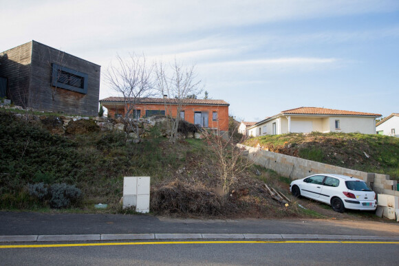 La maison en construction de Delphine Jubillar (Aussaguel) , disparue sans laisser de traces depuis le 16 décembre 2020 à Cagnac les Mines dans le Tarn. Un gendarme et une équipe du service des eaux ont mené des investigations pour chercher des traces dans le réseau raccordé à la maison. Le 7 janvier 2021© Frédéric Maligne / Bestimage