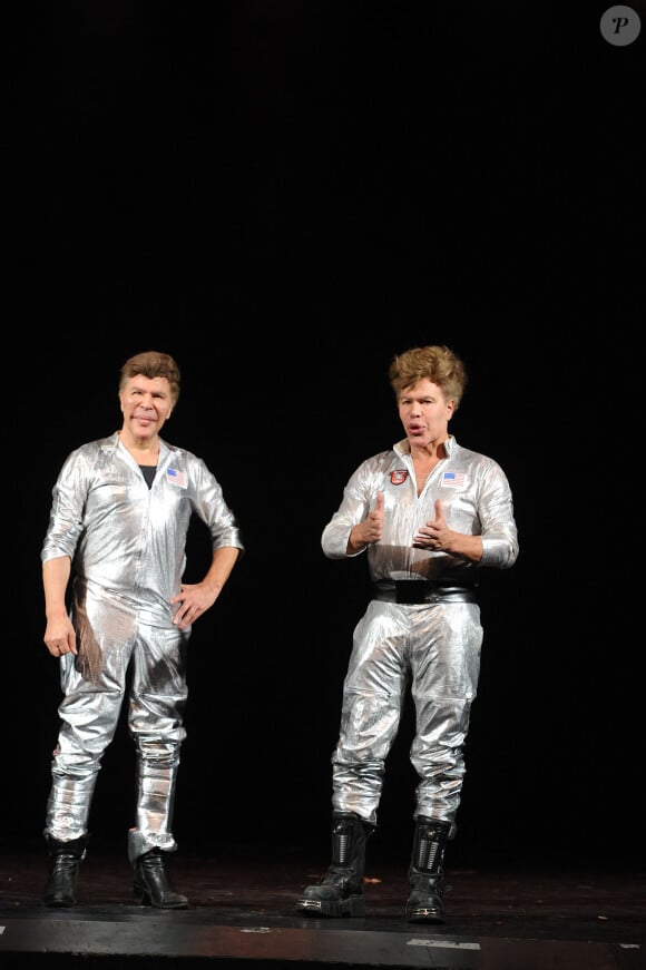 Igor et Grichka Bogdanoff (Bogdanov) - Filage de la pièce "Big Bang" au théâtre du Gymnase à Paris le 21 décembre 2015. © Coadic Guirec / Bestimage