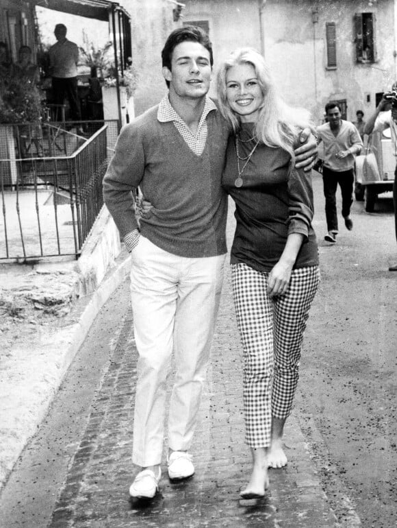 Brigitte Bardot et Jacques Charrier à Saint-Tropez en 1959. 