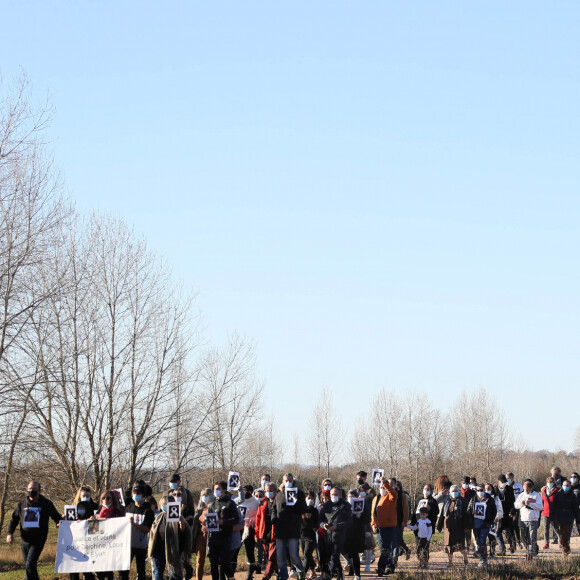 La famille et les proches se sont réunis pour une marche blanche en hommage à Delphine Jubillar, l'infirmière de 33 ans, disparue il y a un an, à Cagnac-les-Mines. Le 19 décembre 2021 © Patrick Bernard / Bestimage