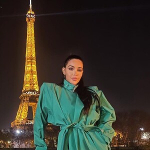 Nabilla Benattia à Paris