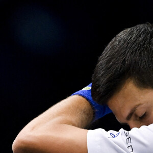 Novak Djokovic s'impose face à Hubert Hurkacz et se qualifie pour la finale du Rolex Paris Masters 2021 le 6 novembre 2021. © JB Autissier / Panoramic / Bestimage