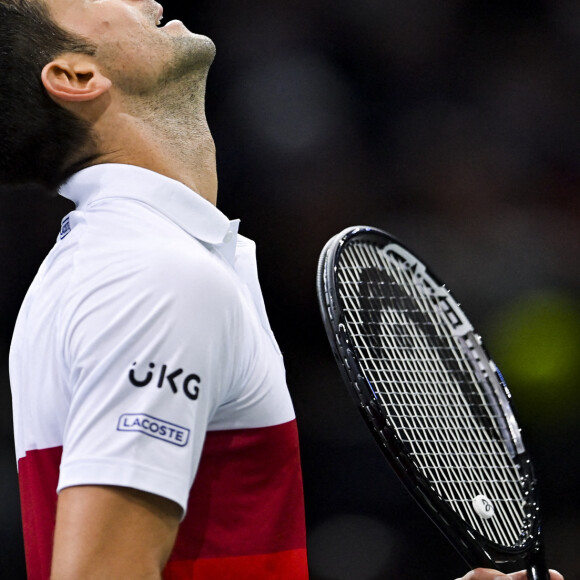 Novak Djokovic s'impose face à Hubert Hurkacz et se qualifie pour la finale du Rolex Paris Masters 2021 le 6 novembre 2021. © JB Autissier / Panoramic / Bestimage