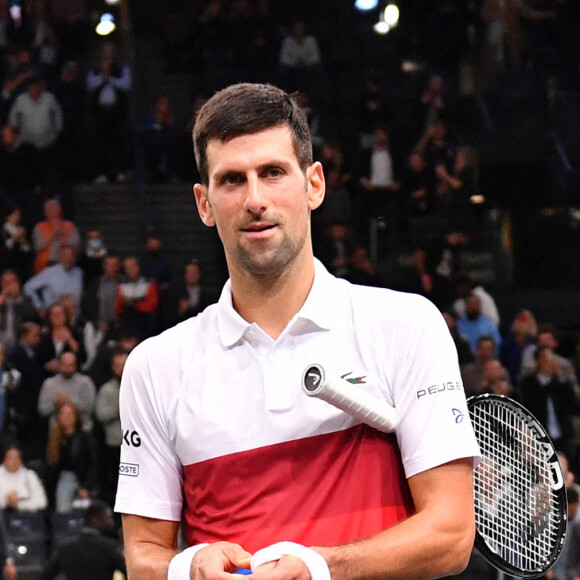 Novak Djokovic remporte son match contre le hongrois Marton Fucsovics lors du Rolex Paris Masters. © Veeren/Bestimage