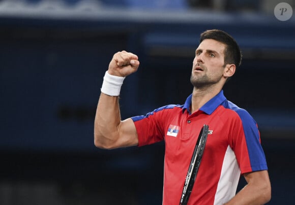 Novak Djokovic bat l'Allemand Jan-Lennard Struff (6-4, 6-3) lors des jeux olympiques de Tokyo 2020, le 26 juillet 2021.