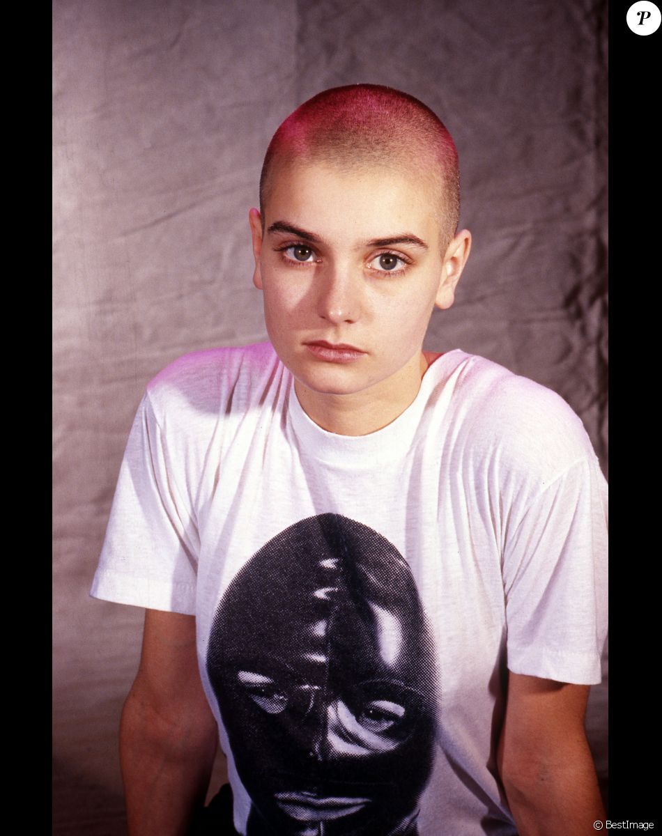 Archives - Sinéad O'Connor pose en 1987.