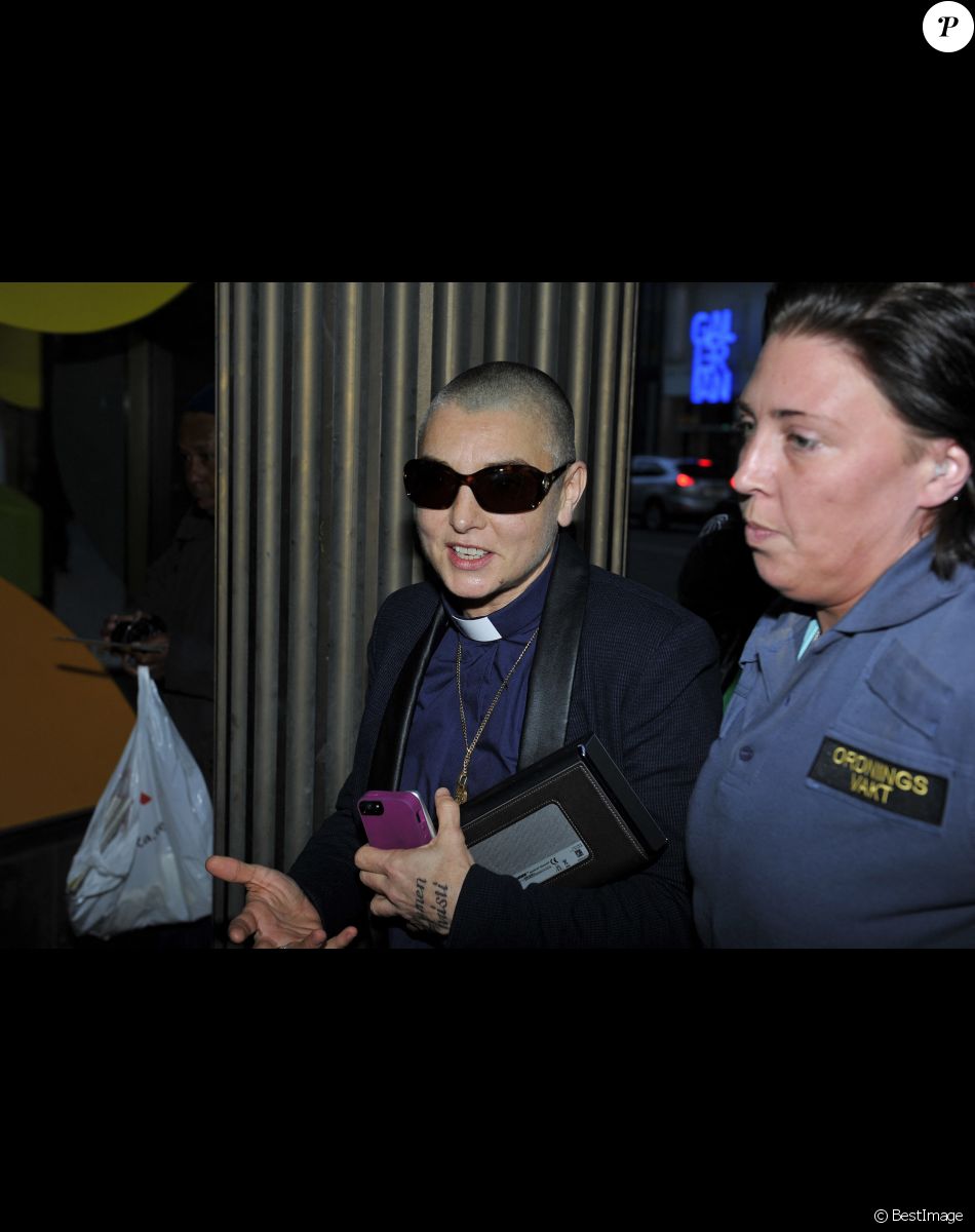 Sinead O' Connor se rend à son concert à Stockholm en Suède le 15 mai 2013.