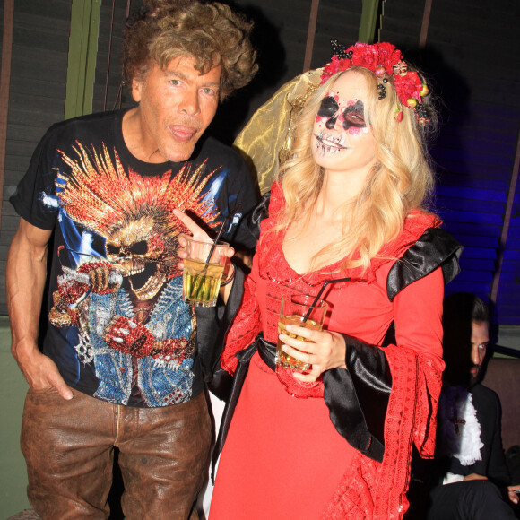 Igor Bogdanoff ( Bogdanov) et sa compagne Julie Jardon - Soirée "Halloween, le bal des vampires" au Pachamama à Paris. Le 31 octobre 2018 © Baldini / Bestimage 