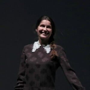 Laetitia Casta et sa partenaire, la pianiste Isil Bengi, saluent à la fin de la Générale de la pièce "Clara Haskil, prélude et fugue" au théâtre du Rond Point à Paris, France, le 5 janvier 2022. © Bertrand Rindoff Petroff/Bestimage 