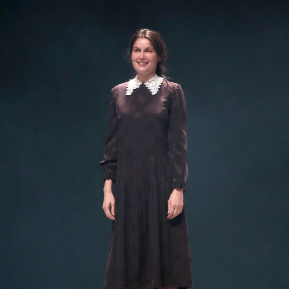 Laetitia Casta salut à la fin de la Générale de la pièce "Clara Haskil, prélude et fugue" au théâtre du Rond Point à Paris. © Bertrand Rindoff Petroff/Bestimage 